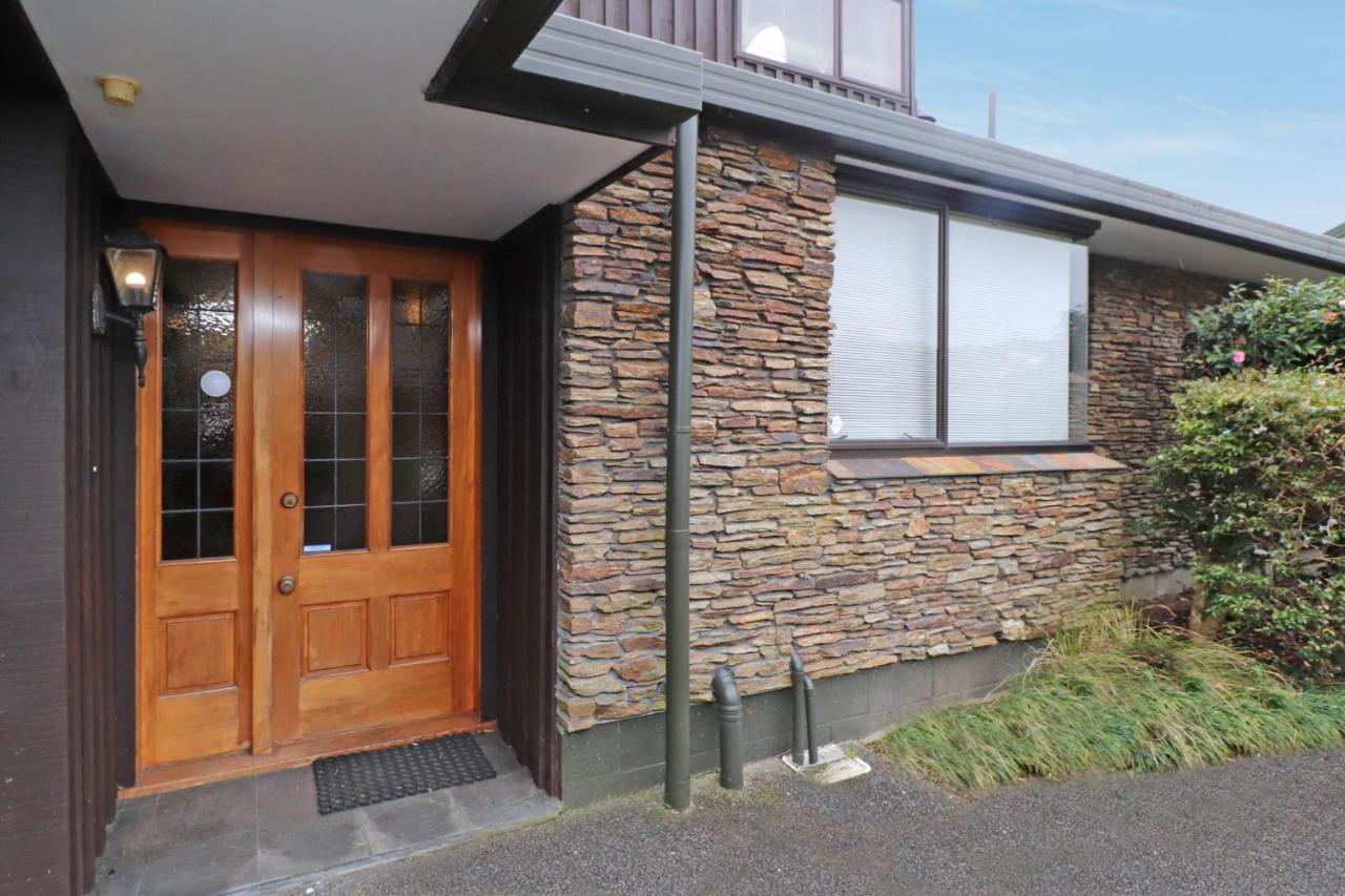 Quiet Family Home In Chedworth Hamilton Room photo